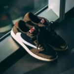 Travis Scott X Air Jordan 1 Low 'Mocha' OG TS SP AJ1 Reverse Hook Dark Brown Mocha Low Vintage Basketball Sneakers